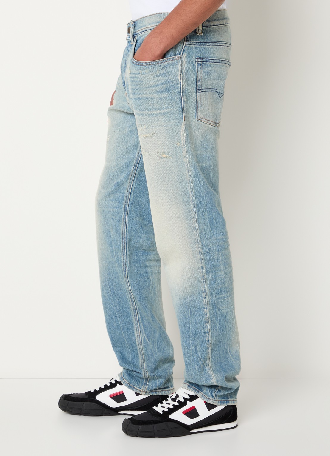 Diesel 2023 D-Finitive straight leg jeans met medium wassing - detail 2 indigo
