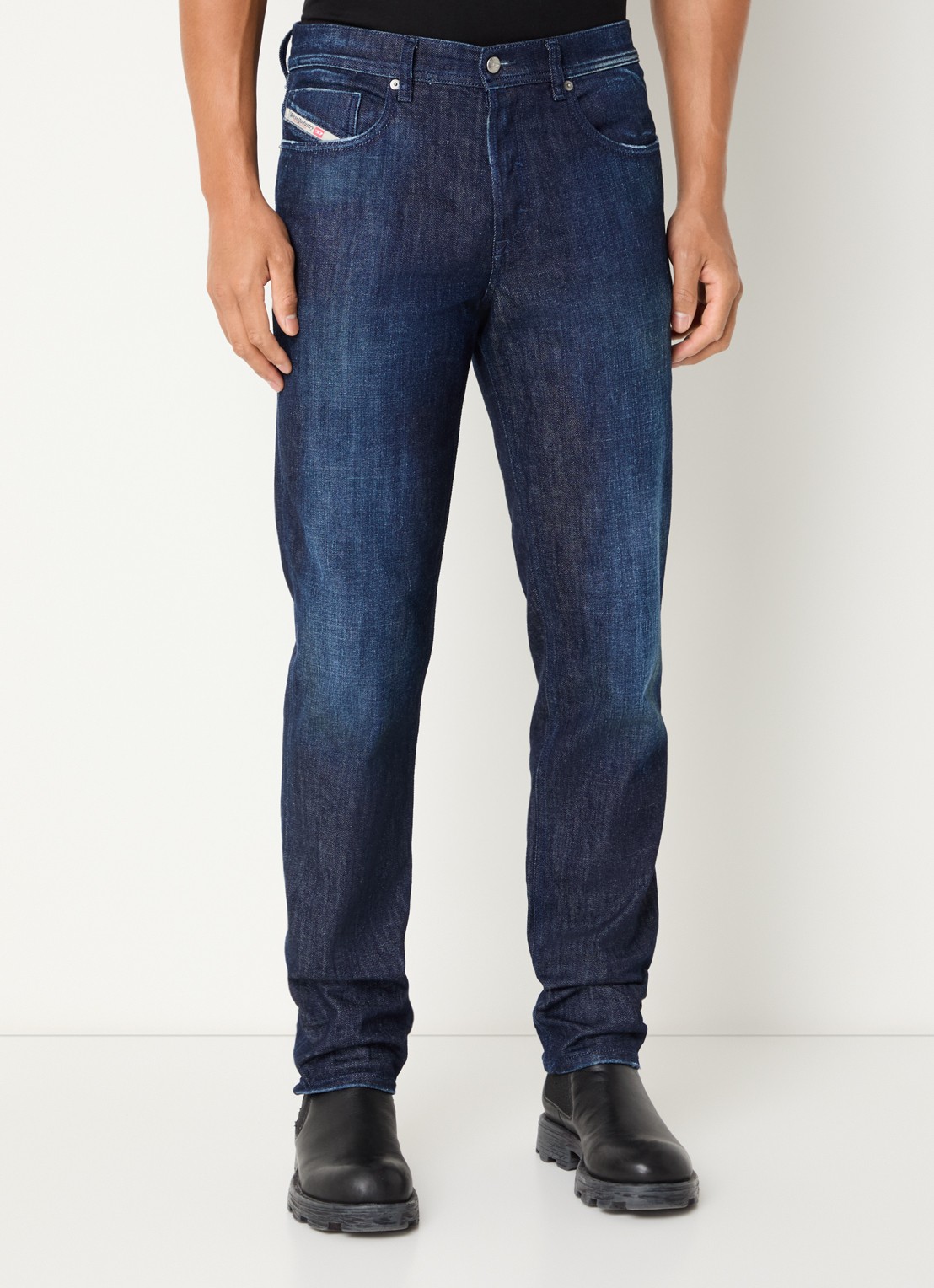 Diesel 2023 D-Finitive tapered fit jeans met donkere wassing - detail 4 indigo