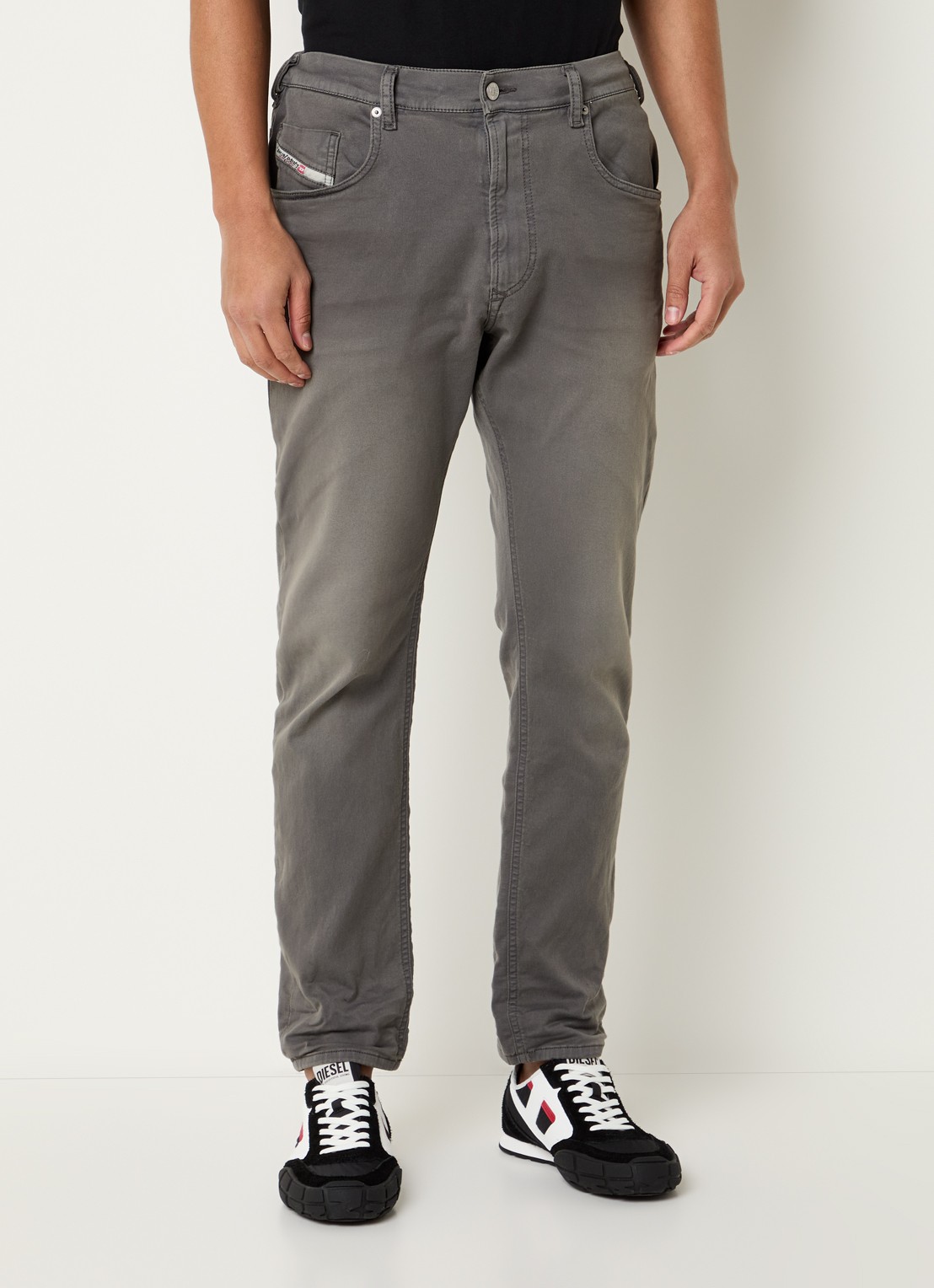 Diesel 2032 D-Krooley-Bw Joggjeans® slim fit jeans met gekleurde wassing - detail 2 grijs