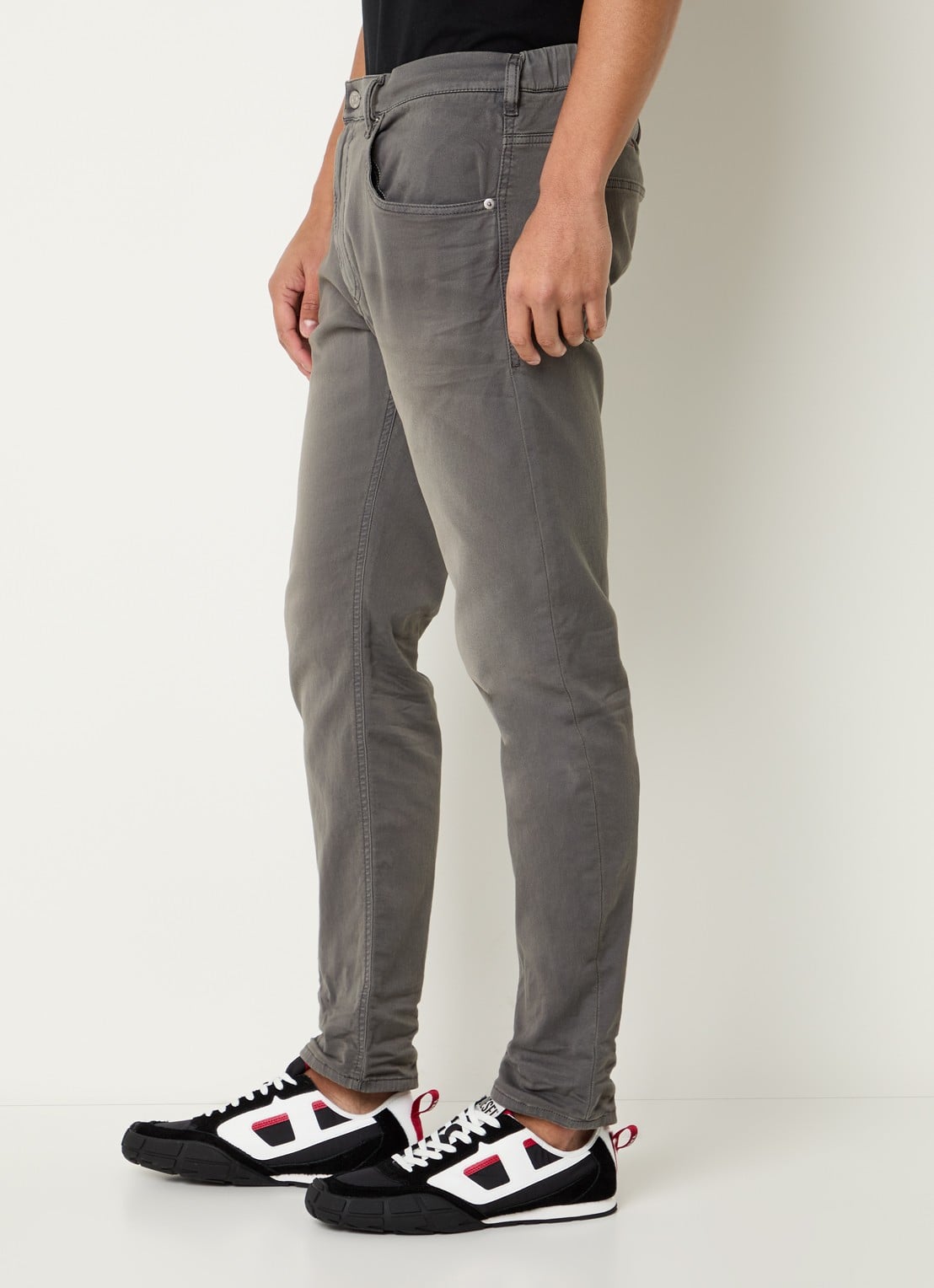 Diesel 2032 D-Krooley-Bw Joggjeans® slim fit jeans met gekleurde wassing - detail 3 grijs