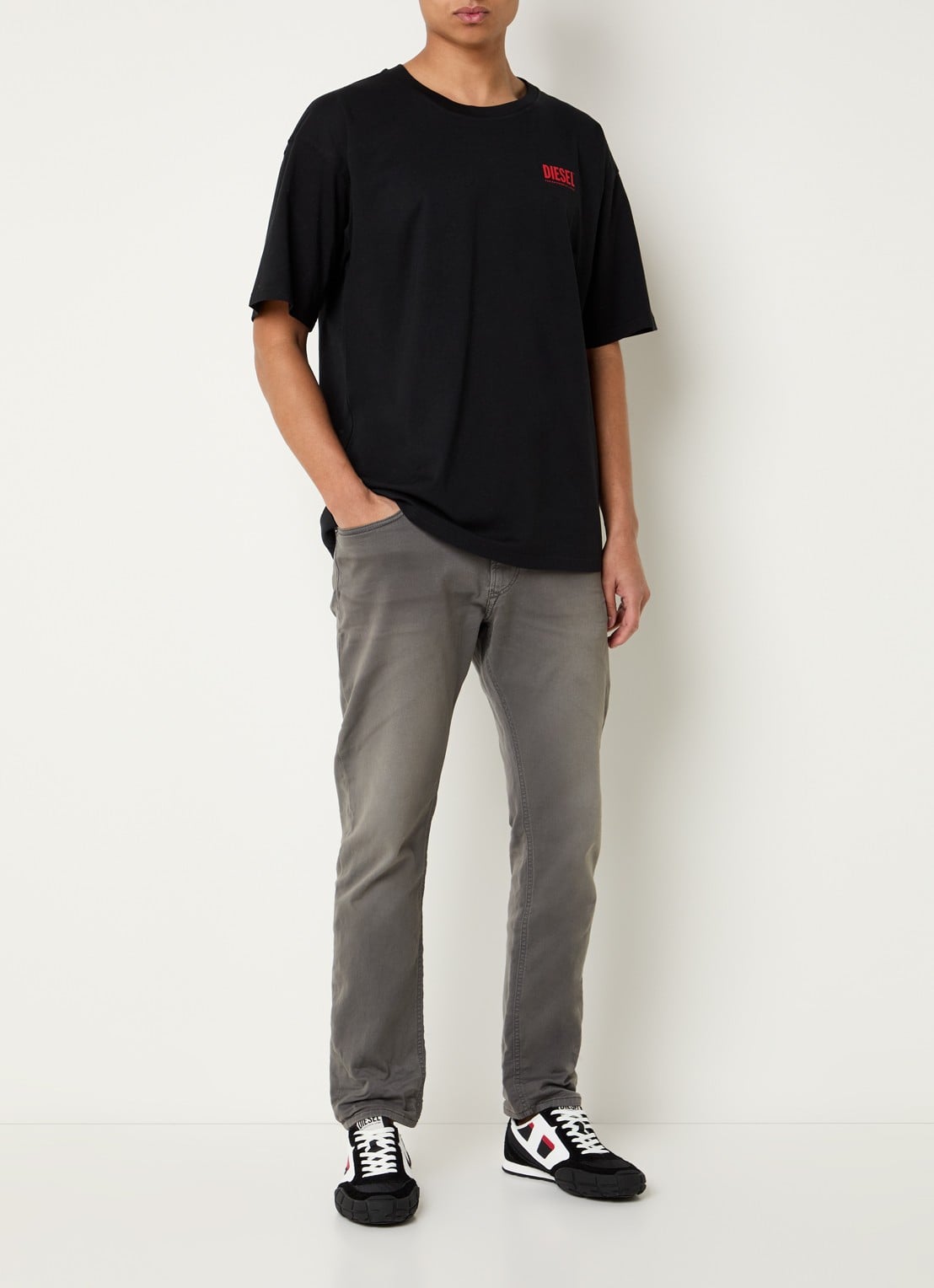 Diesel 2032 D-Krooley-Bw Joggjeans® slim fit jeans met gekleurde wassing - voorkant 5 grijs
