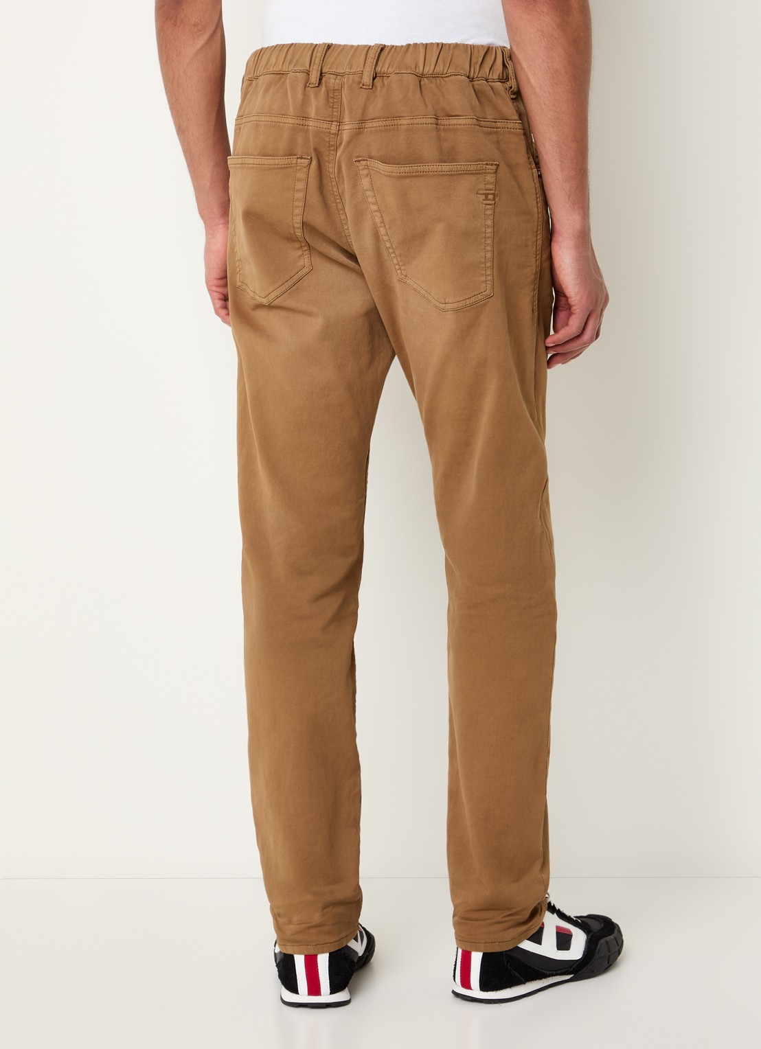 Diesel 2032 D-Krooley-BW straight leg jeans met gekleurde wassing  - achterkant 5 bruin