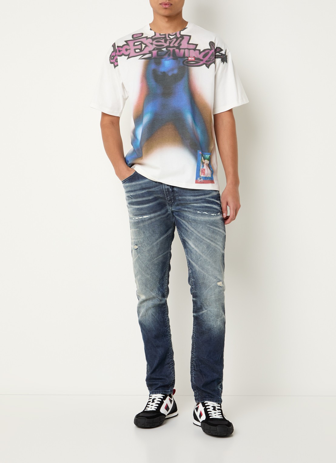 Diesel 2032 D-Krooley Joggjeans® slim fit jeans met destroyed afwerking - voorkant 4 indigo