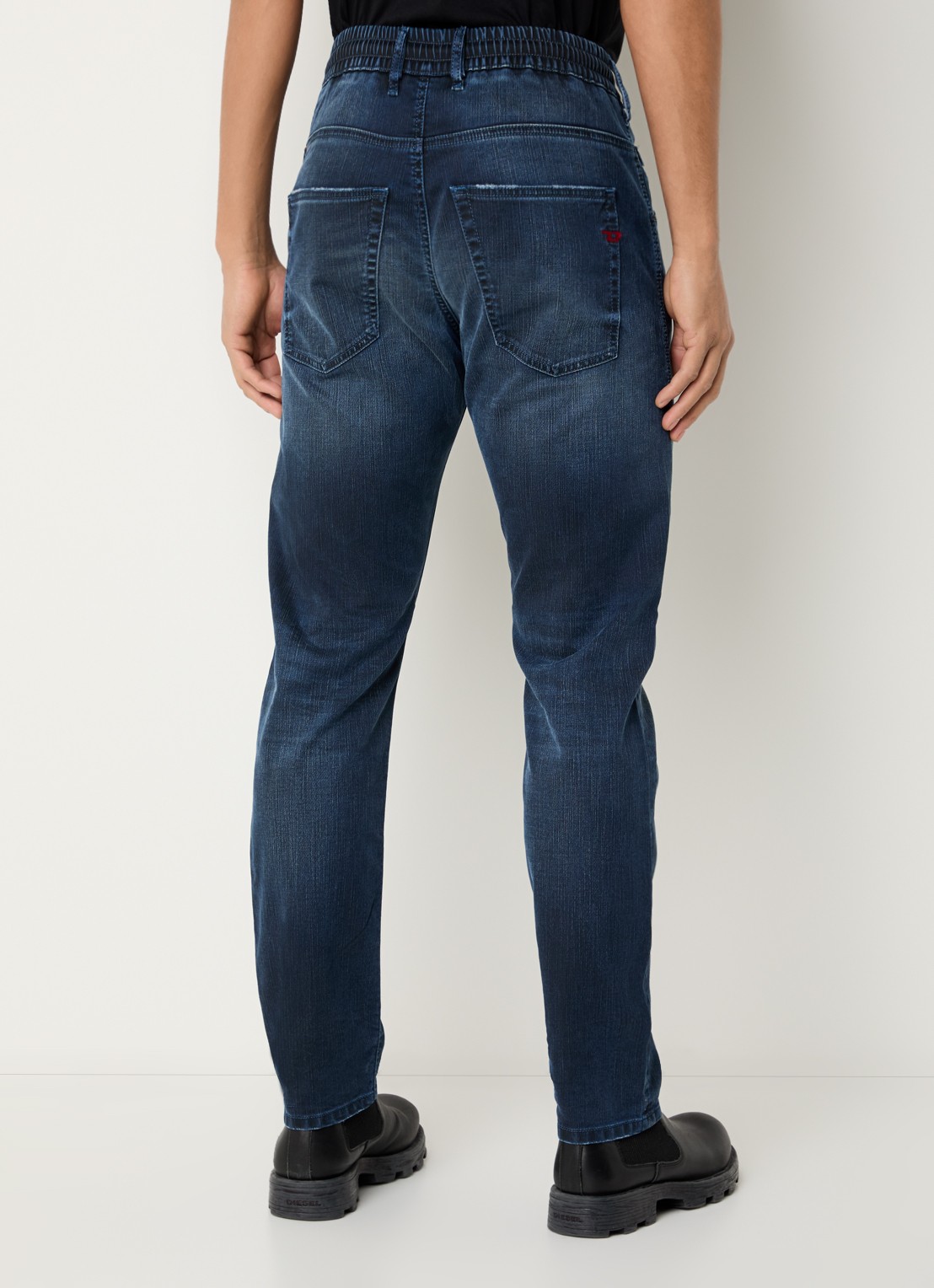 Diesel 2032 D-Krooley Joggjeans® slim fit jeans met donkere wassing - achterkant indigo
