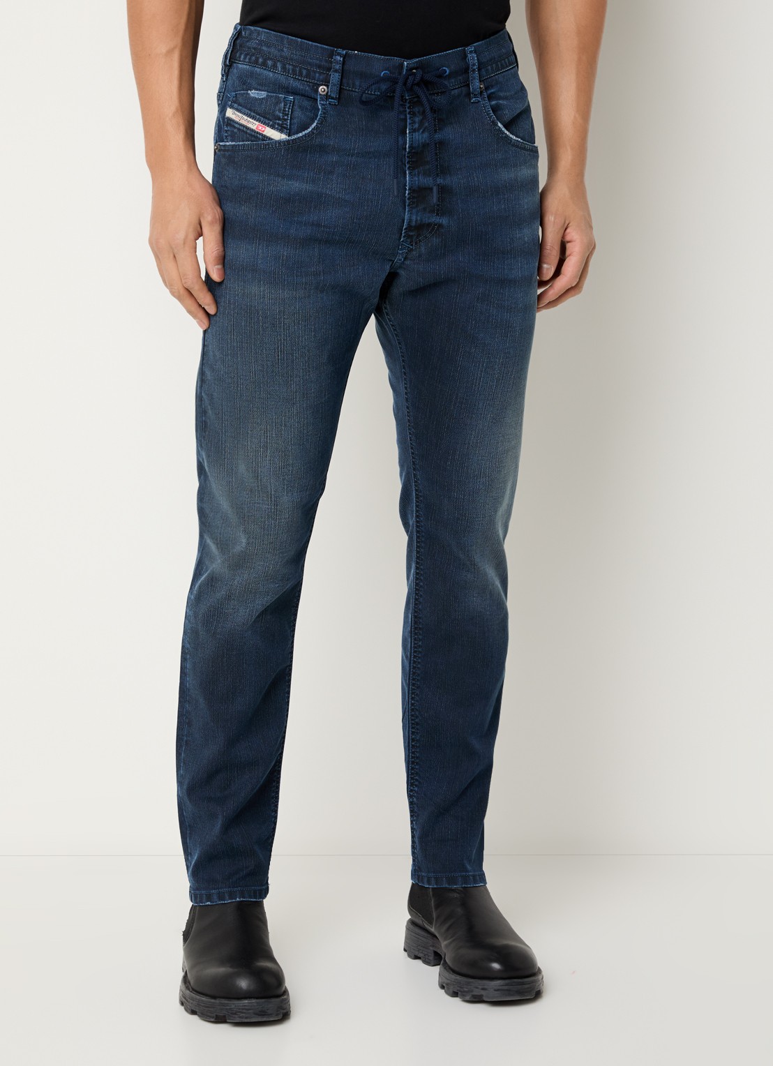 Diesel 2032 D-Krooley Joggjeans® slim fit jeans met donkere wassing - detail 2 indigo