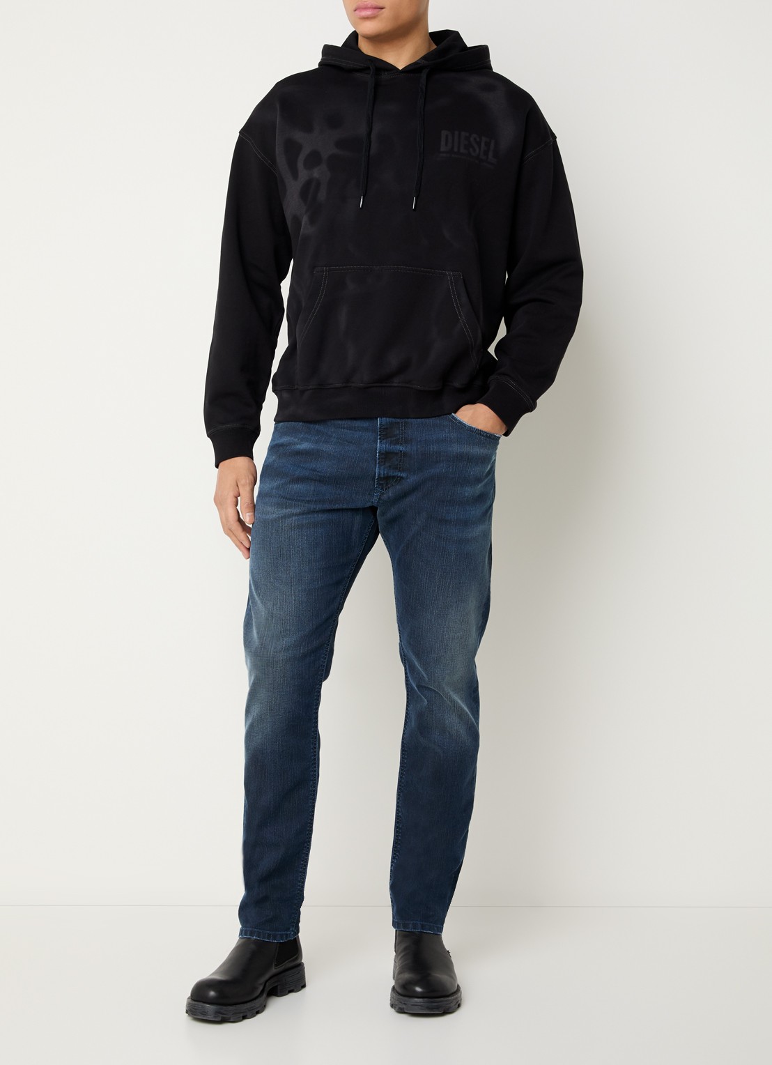 Diesel 2032 D-Krooley Joggjeans® slim fit jeans met donkere wassing - voorkant 5 indigo