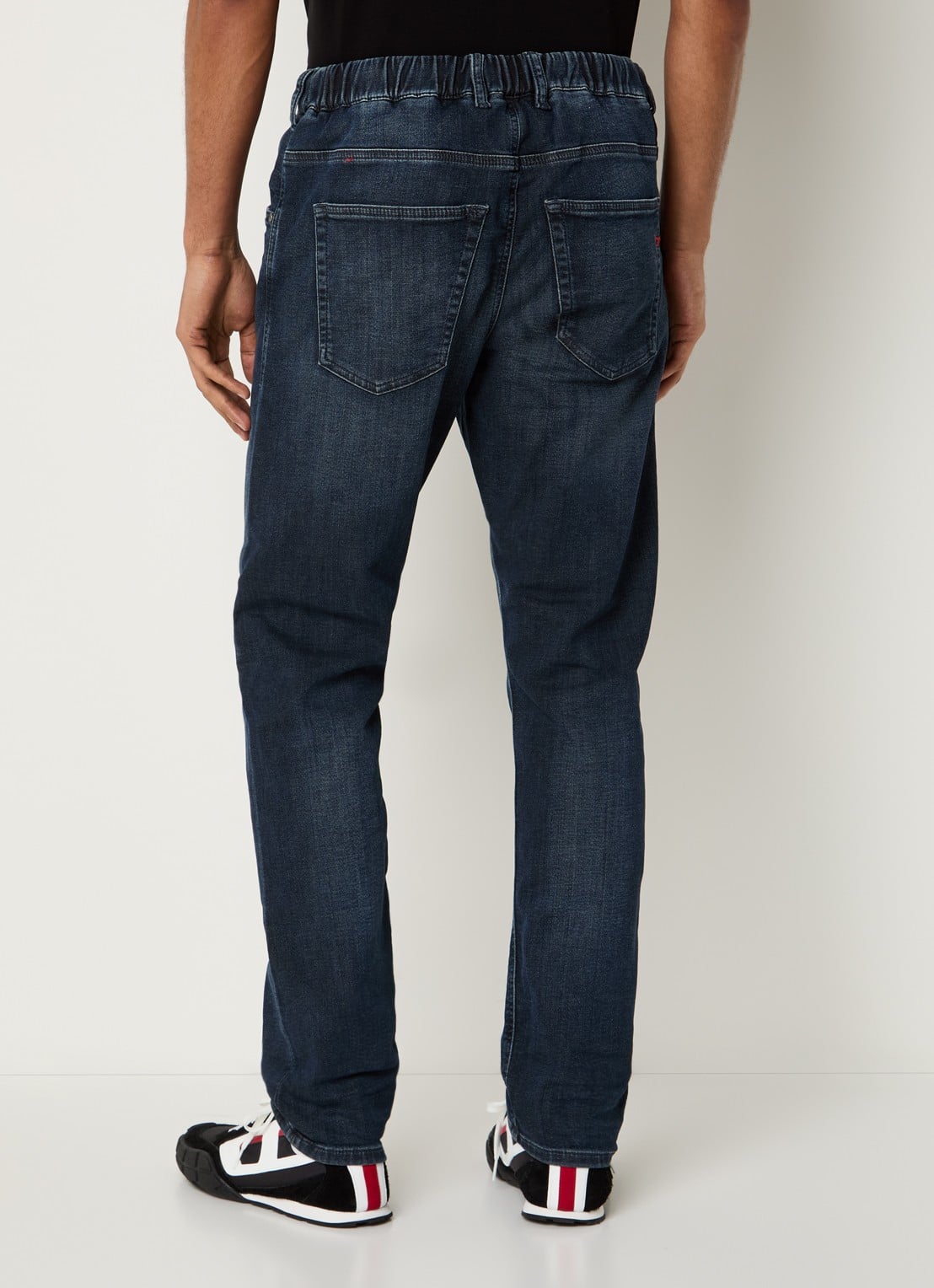 Diesel 2032 D-KROOLEY loose fit jeans met donkere wassing - achterkant indigo