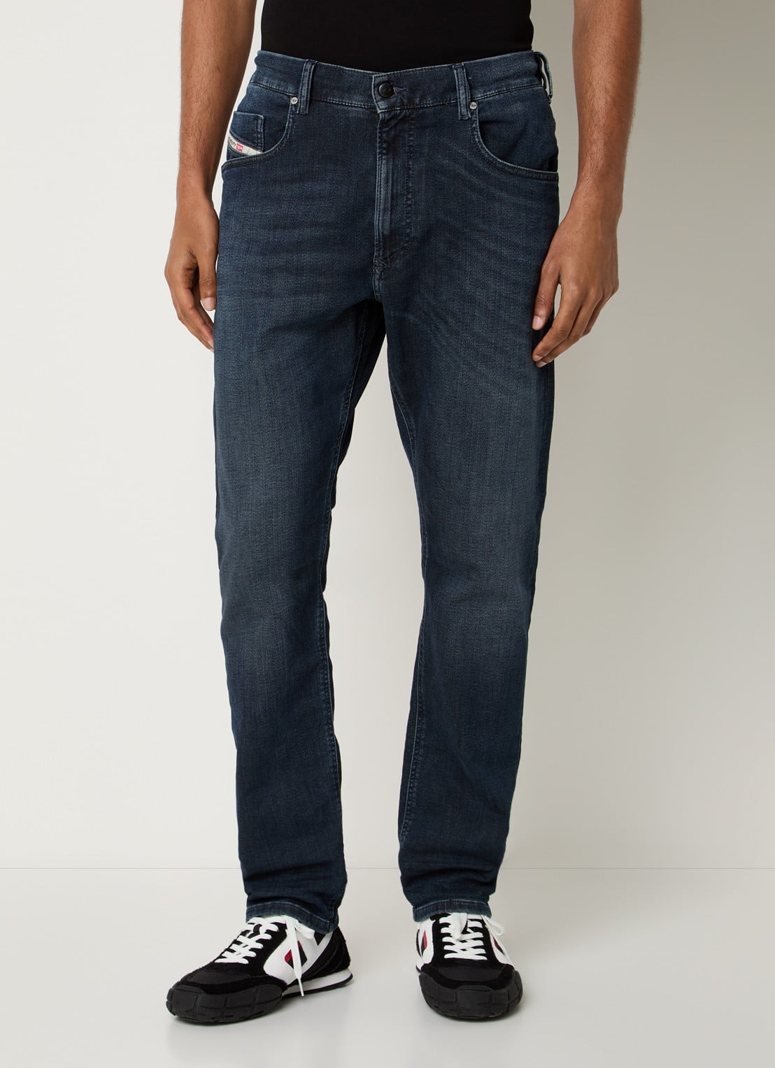 Diesel 2032 D-KROOLEY loose fit jeans met donkere wassing - detail 2 indigo