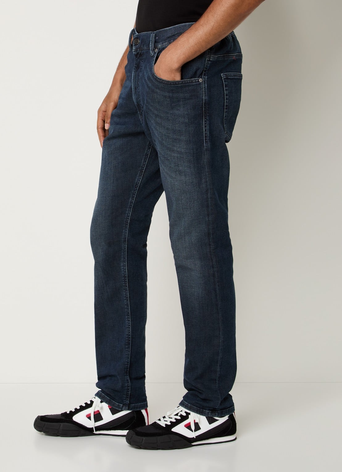 Diesel 2032 D-KROOLEY loose fit jeans met donkere wassing - detail 3 indigo