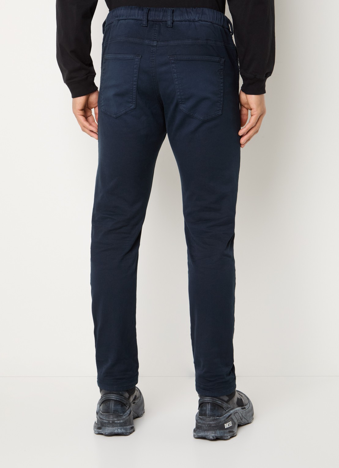 Diesel 2032 D-krooley slim fit chino met steekzakken - achterkant 5 donkerblauw