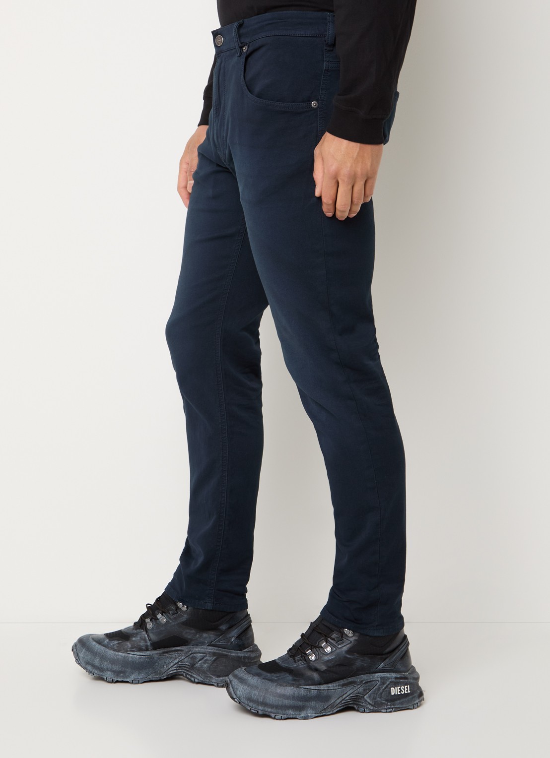 Diesel 2032 D-krooley slim fit chino met steekzakken - detail 4 donkerblauw