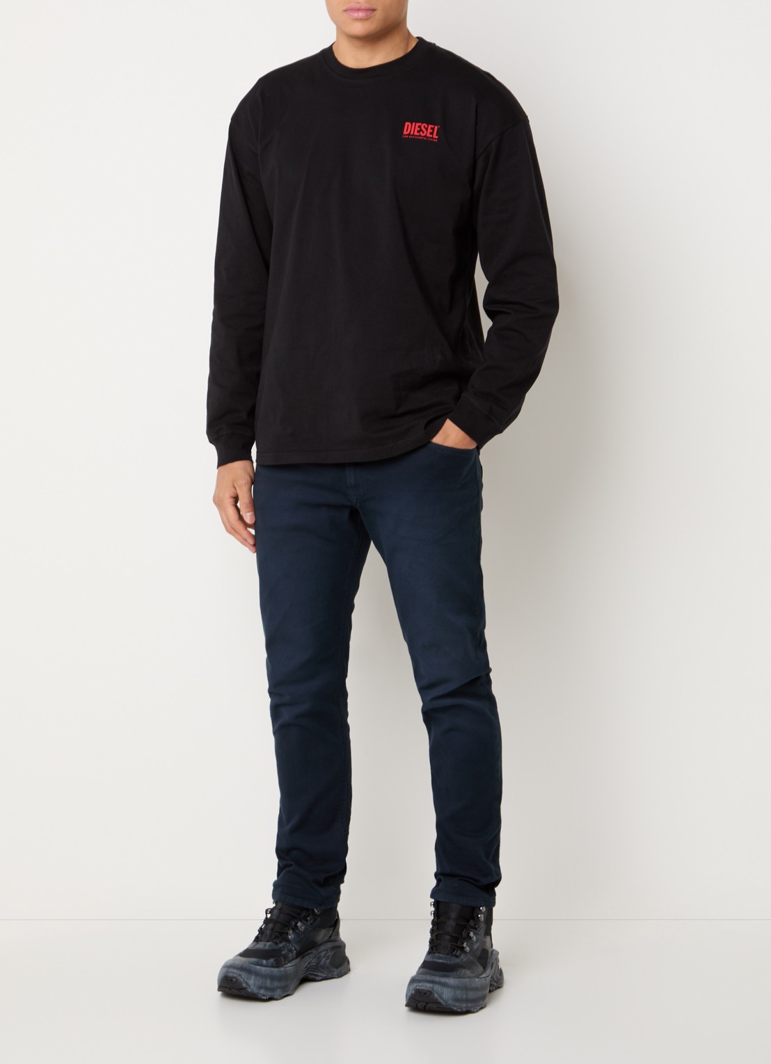 Diesel 2032 D-krooley slim fit chino met steekzakken - voorkant 2 donkerblauw