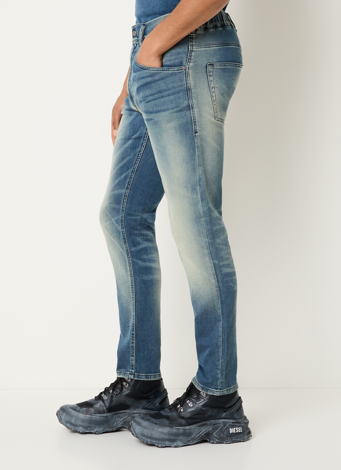 Diesel 2032 D-Krooley slim fit jeans met medium wassing - detail 4 indigo