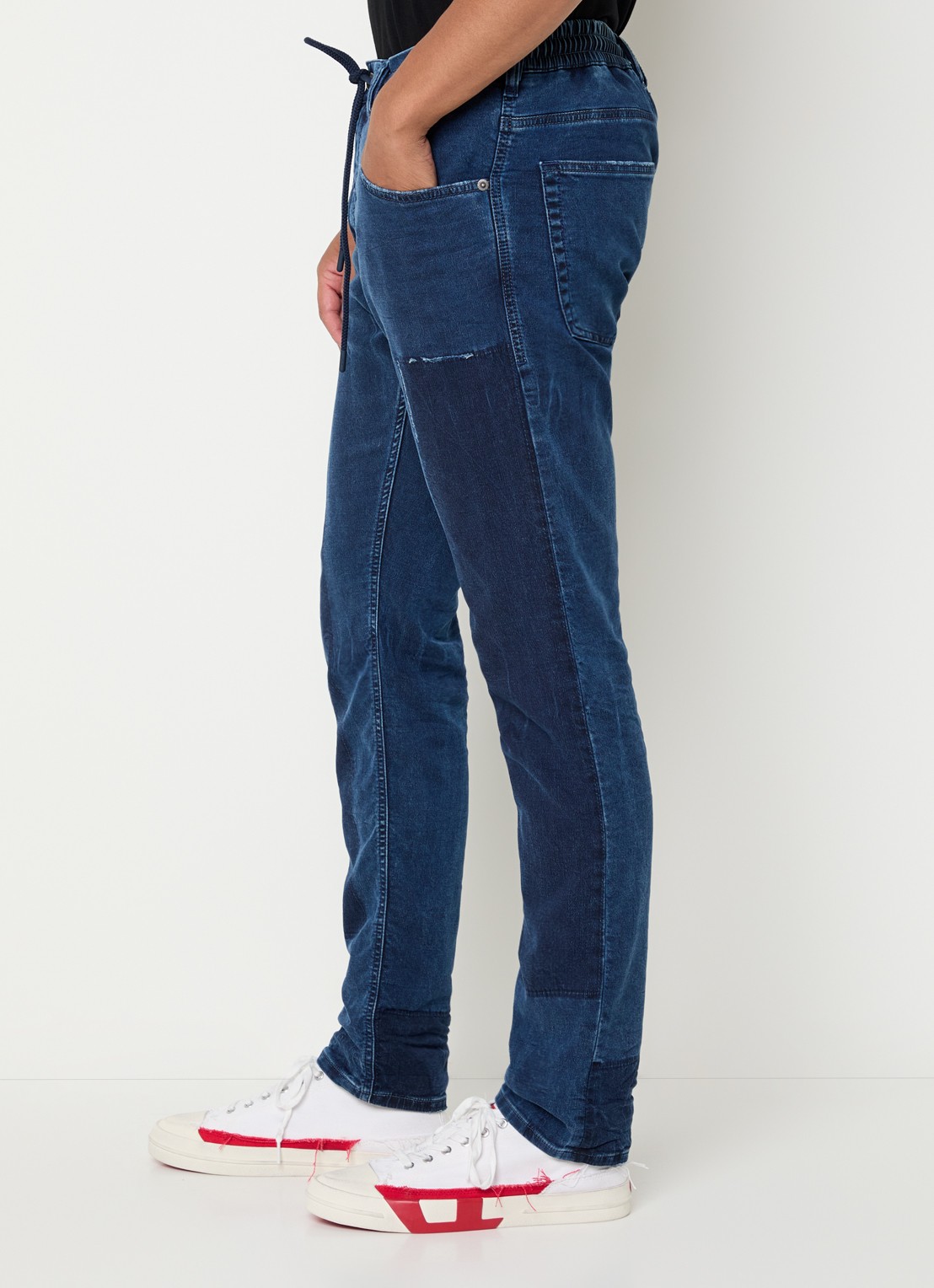 Diesel 2032 D-krooley slim fit joggingbroek van denim  - detail 5 indigo