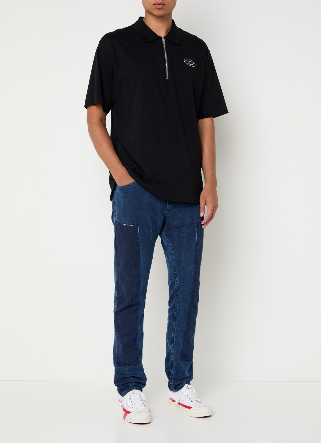 Diesel 2032 D-krooley slim fit joggingbroek van denim  - voorkant 3 indigo