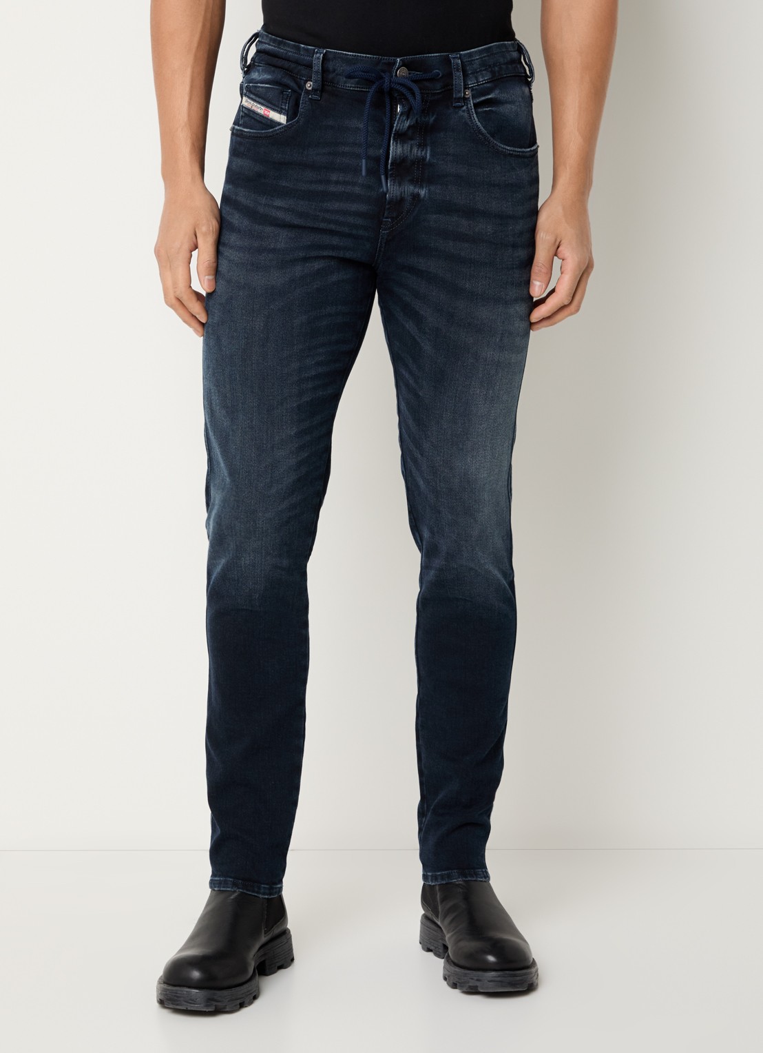Diesel 2062 D-Strukt-B JoggJeans® slim fit jeans met donkere wassing - detail 2 indigo
