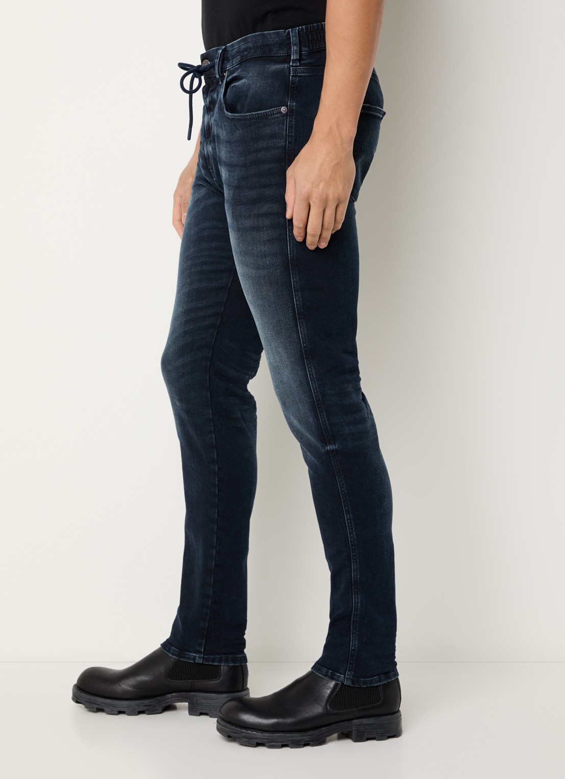 Diesel 2062 D-Strukt-B JoggJeans® slim fit jeans met donkere wassing - detail 3 indigo