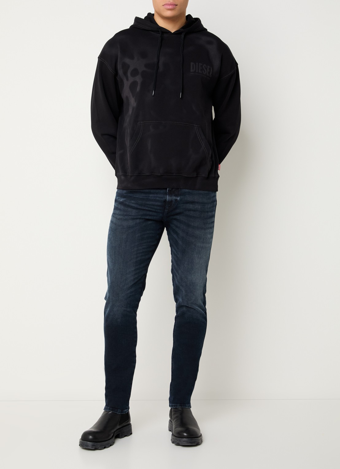 Diesel 2062 D-Strukt-B JoggJeans® slim fit jeans met donkere wassing - voorkant 5 indigo