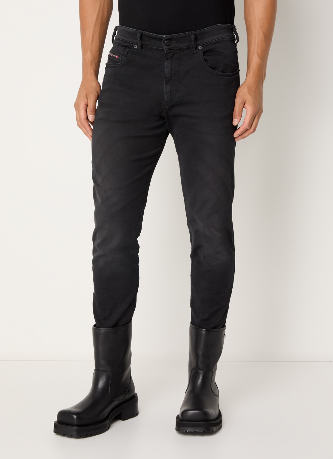 Diesel 2062 D-Strukt-B JoggJeans® slim fit jeans met gekleurde wassing - detail 4 zwart