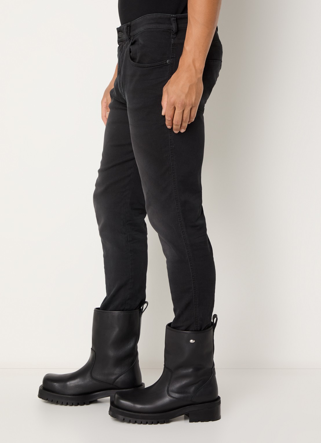 Diesel 2062 D-Strukt-B JoggJeans® slim fit jeans met gekleurde wassing - detail 5 zwart