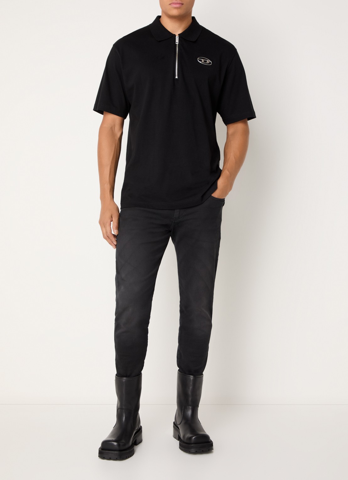 Diesel 2062 D-Strukt-B JoggJeans® slim fit jeans met gekleurde wassing - voorkant 3 zwart