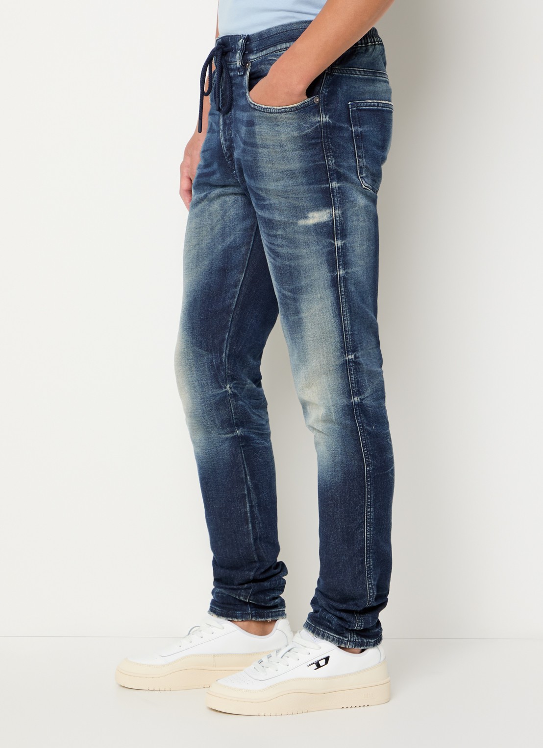 Diesel 2062 D-Strukt-B JoggJeans® slim fit jeans met verwassen afwerking - detail 3 indigo