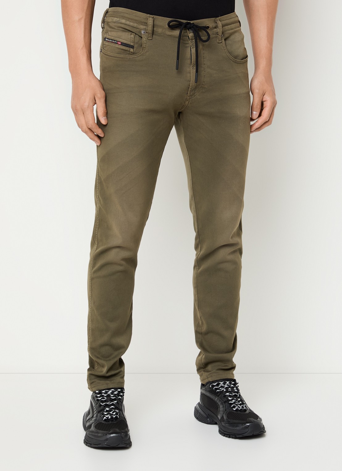 Diesel 2062 D-Strukt JoggJeans® tapered  jeans met gekleurde wassing  - detail legergroen