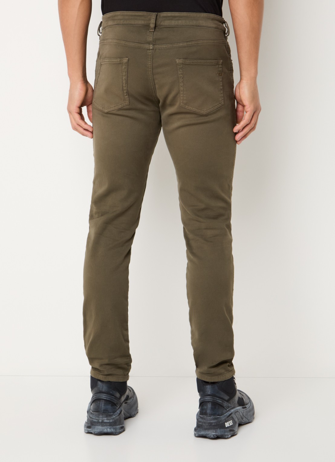 Diesel 2062 D-Strukt slim fit chino met steekzakken - achterkant mosgroen