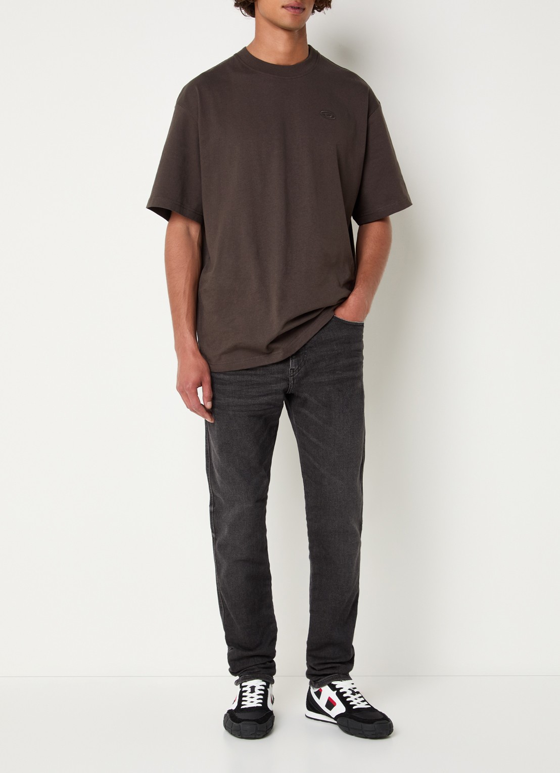 Diesel 2062 D-Strukt slim fit jeans met gekleurde wassing - voorkant 5 antraciet