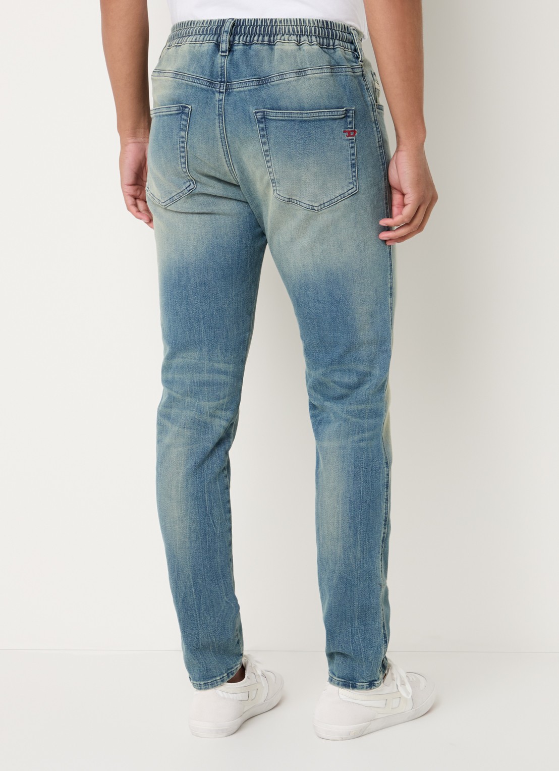 Diesel 2062 D-Strukt slim fit joggingbroek van denim met trekkoord - achterkant 5 indigo