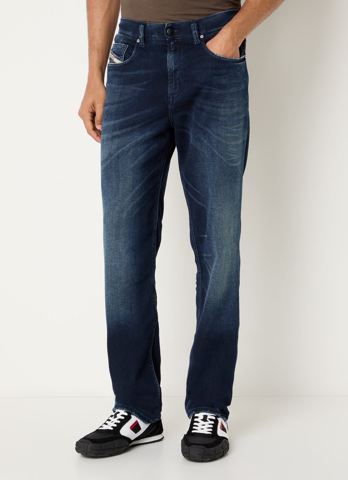 Diesel 2090 D-Veekley Joggjeans® straight fit jeans met donkere wassing - detail 2 grijsmele