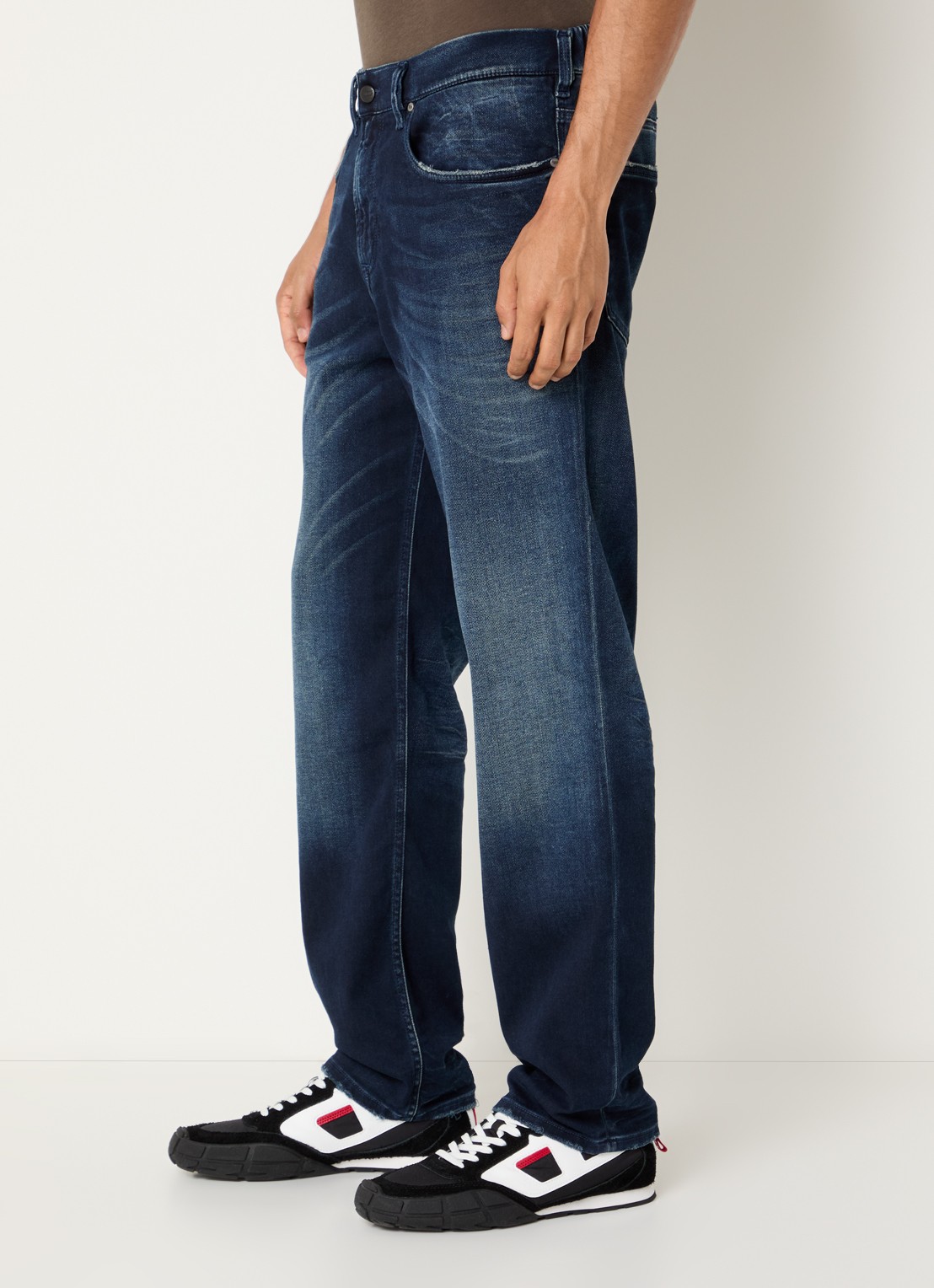Diesel 2090 D-Veekley Joggjeans® straight fit jeans met donkere wassing - detail 3 grijsmele
