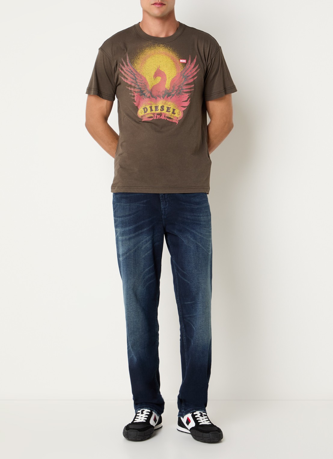 Diesel 2090 D-Veekley Joggjeans® straight fit jeans met donkere wassing - voorkant 5 grijsmele