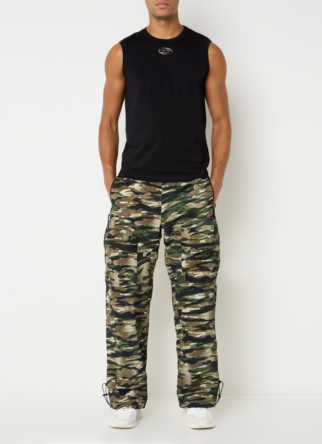 Diesel Amsb-Ambrose-WT23 loose fit cargobroek met camouflageprint - voorkant 6 legergroen