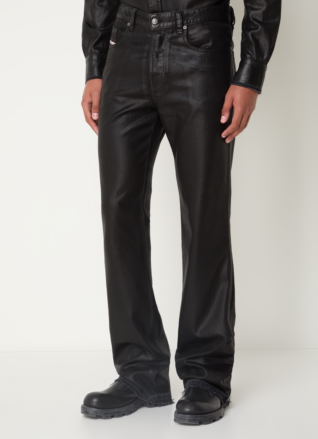 Diesel D-buck straight leg jeans  met glanzende finish - detail zwart