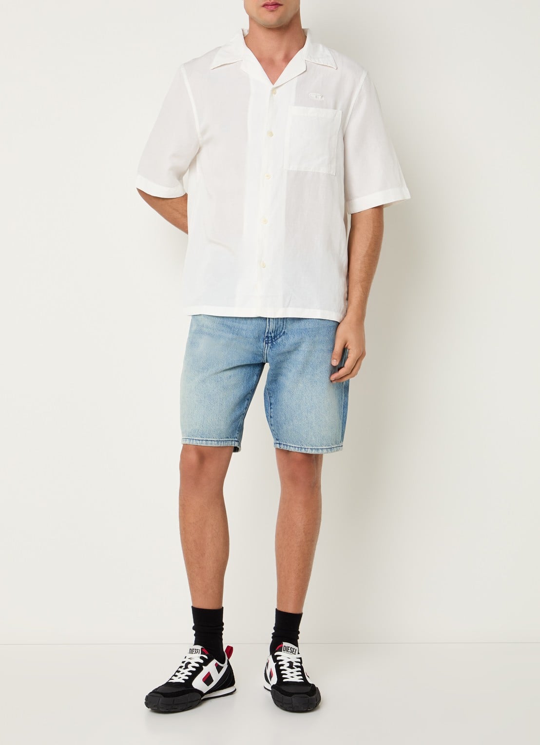 Diesel D-Fin straight fit korte broek van denim met lichte wassing - voorkant 2 indigo