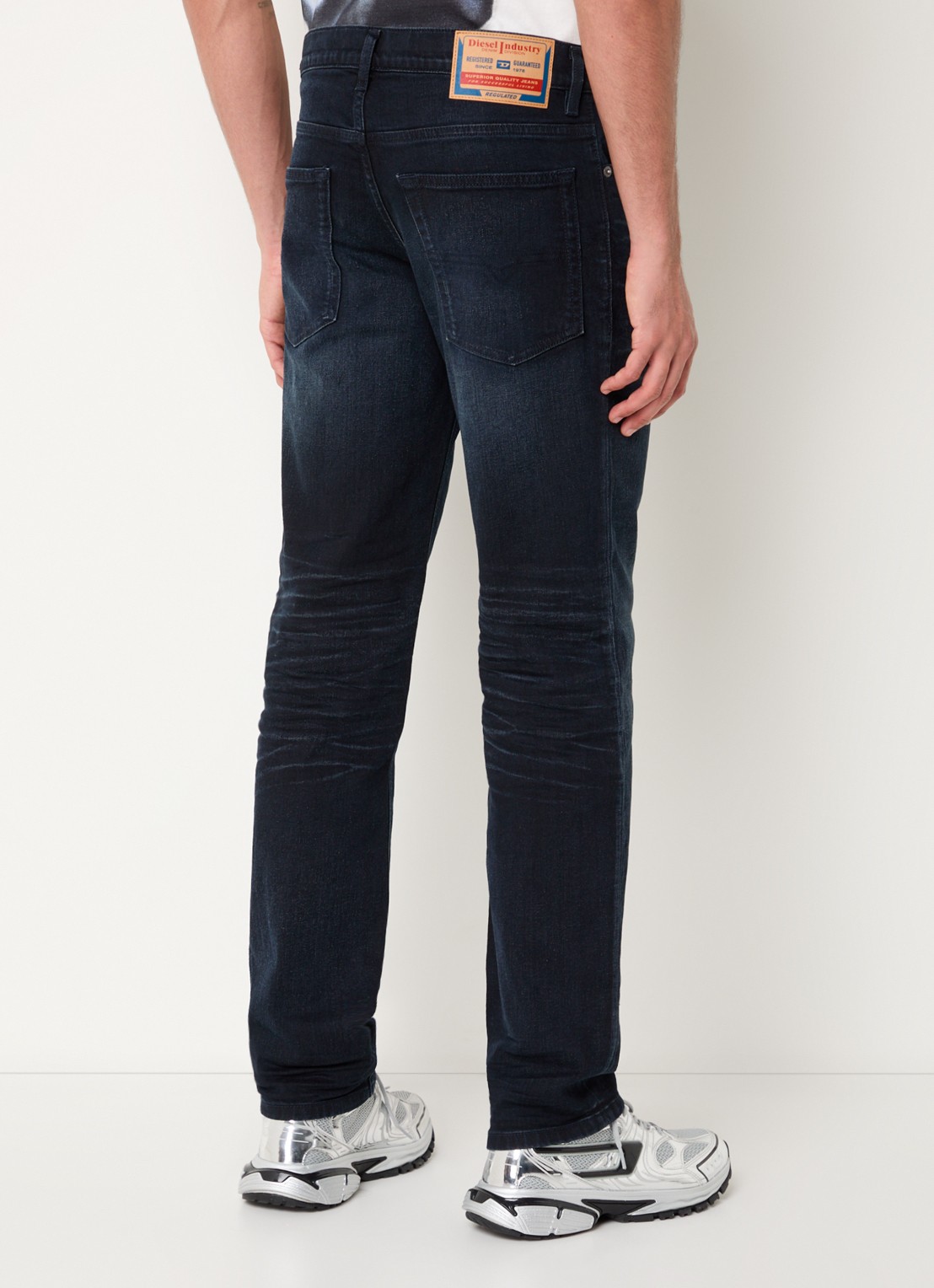 Diesel D-Finitive straight leg jeans met donkere wassing - achterkant 3 donkerblauw