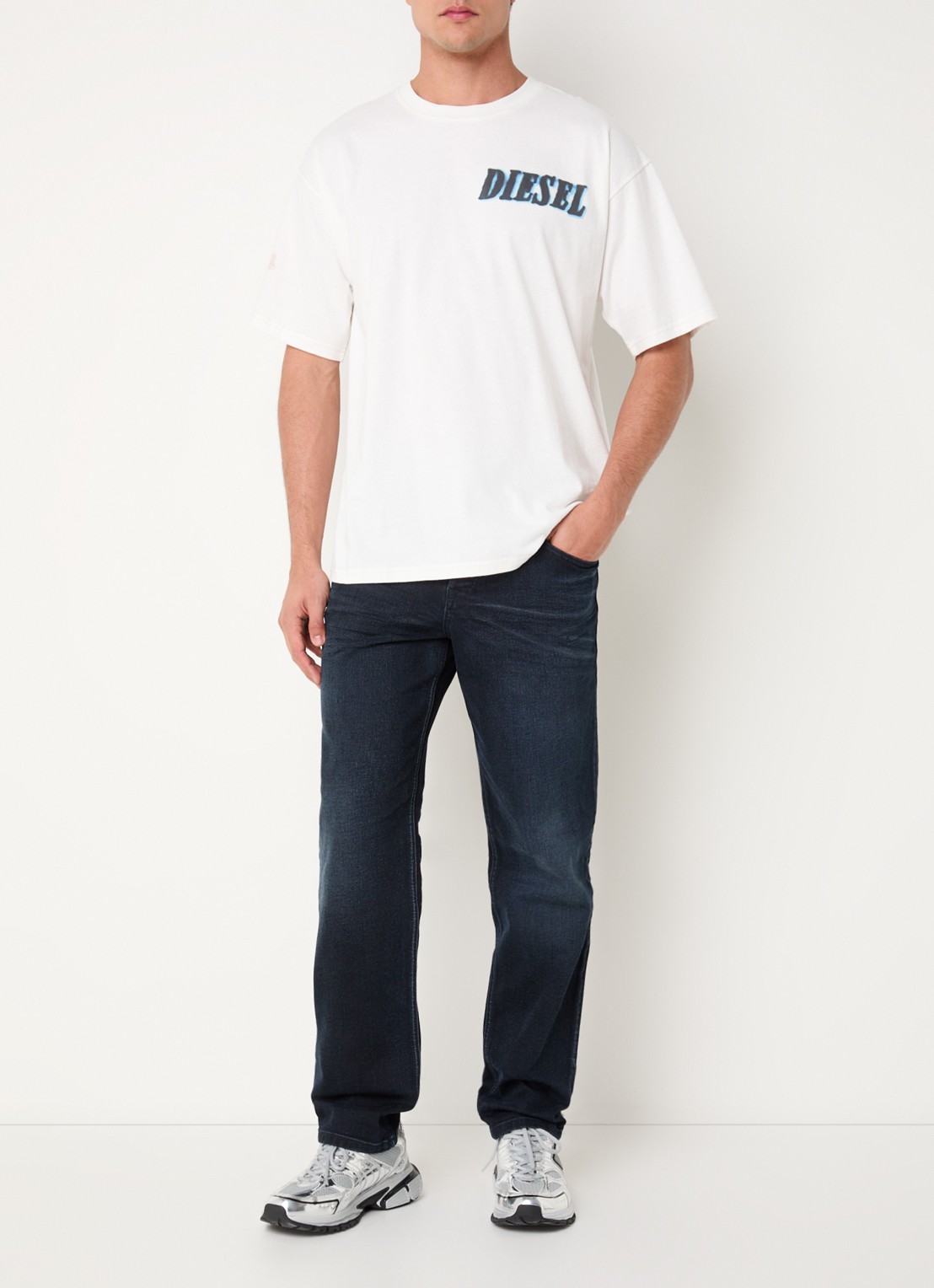 Diesel D-Finitive straight leg jeans met donkere wassing - voorkant 2 donkerblauw