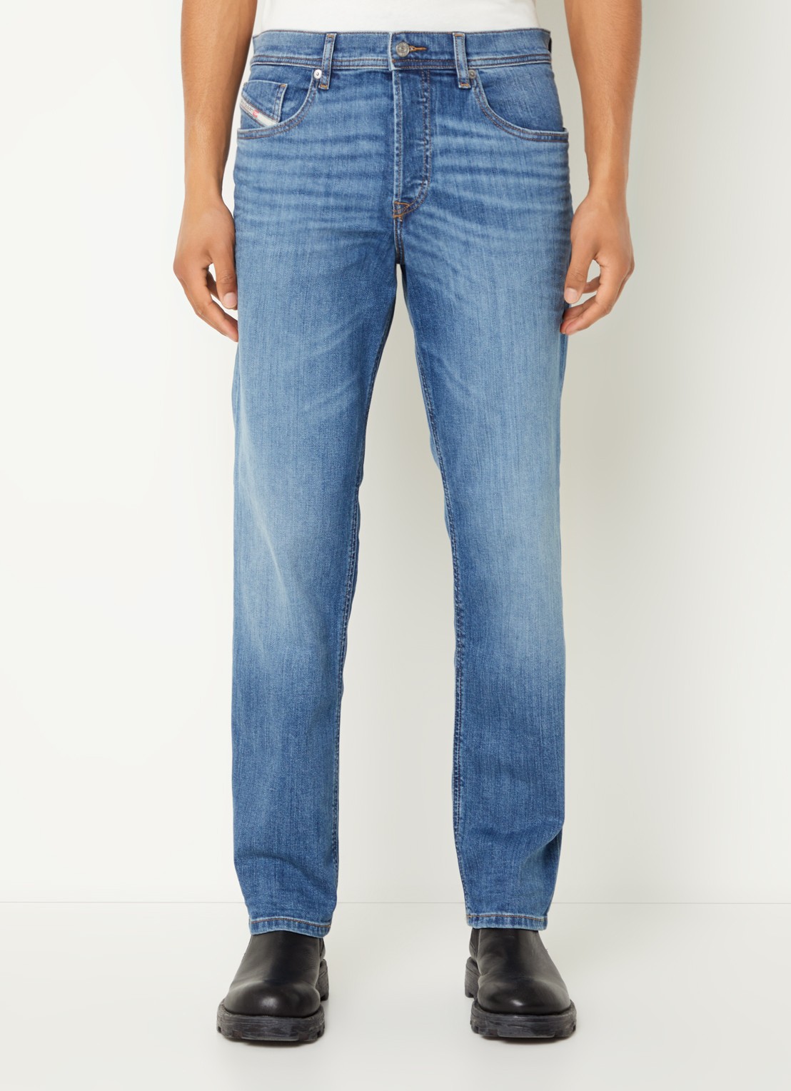 Diesel D-Finitive straight leg jeans met medium wassing - detail 3 indigo