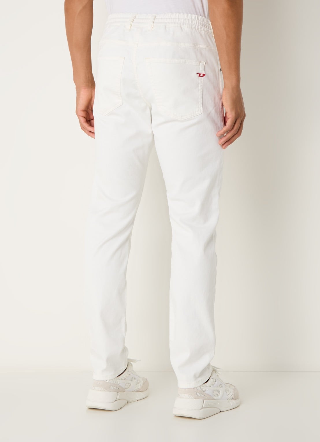 Diesel D-Krooley JoggJeans® tapered jeans met gekleurde wassing - achterkant creme