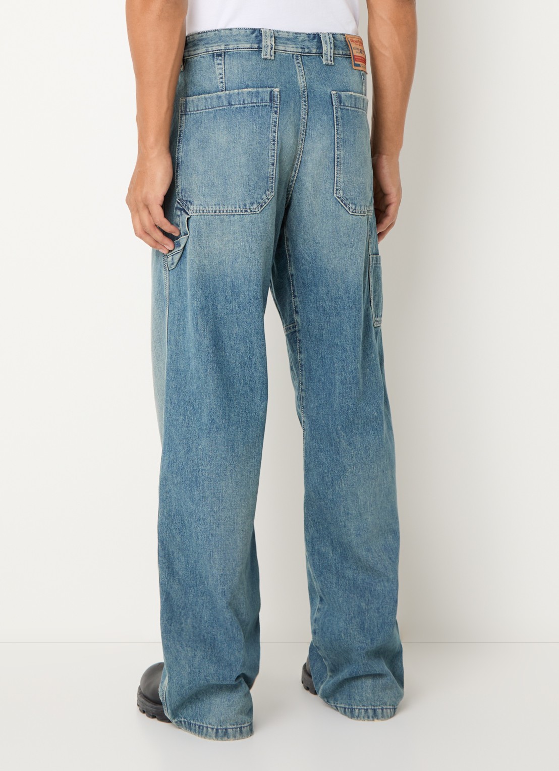 Diesel D-Livery-W loose fit jeans met medium wassing - achterkant indigo