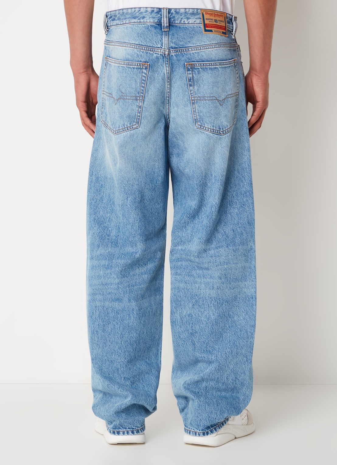 Diesel D-Macro loose fit jeans met medium wassing - achterkant denim