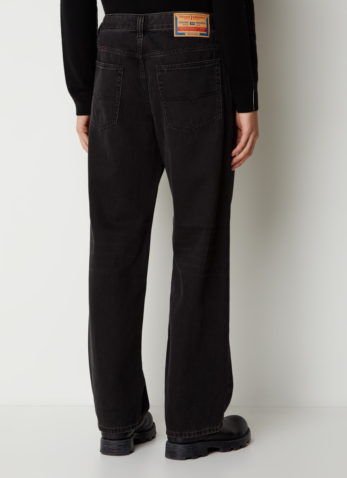 Diesel D-macro straight leg jeans met gekleurde wassing - achterkant zwart