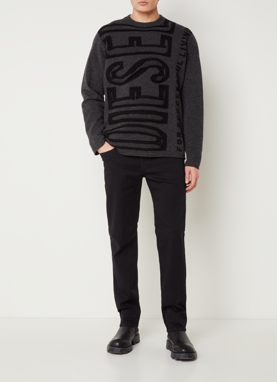 Diesel Finitive straight leg jeans met donkere wassing  - voorkant 3 zwart