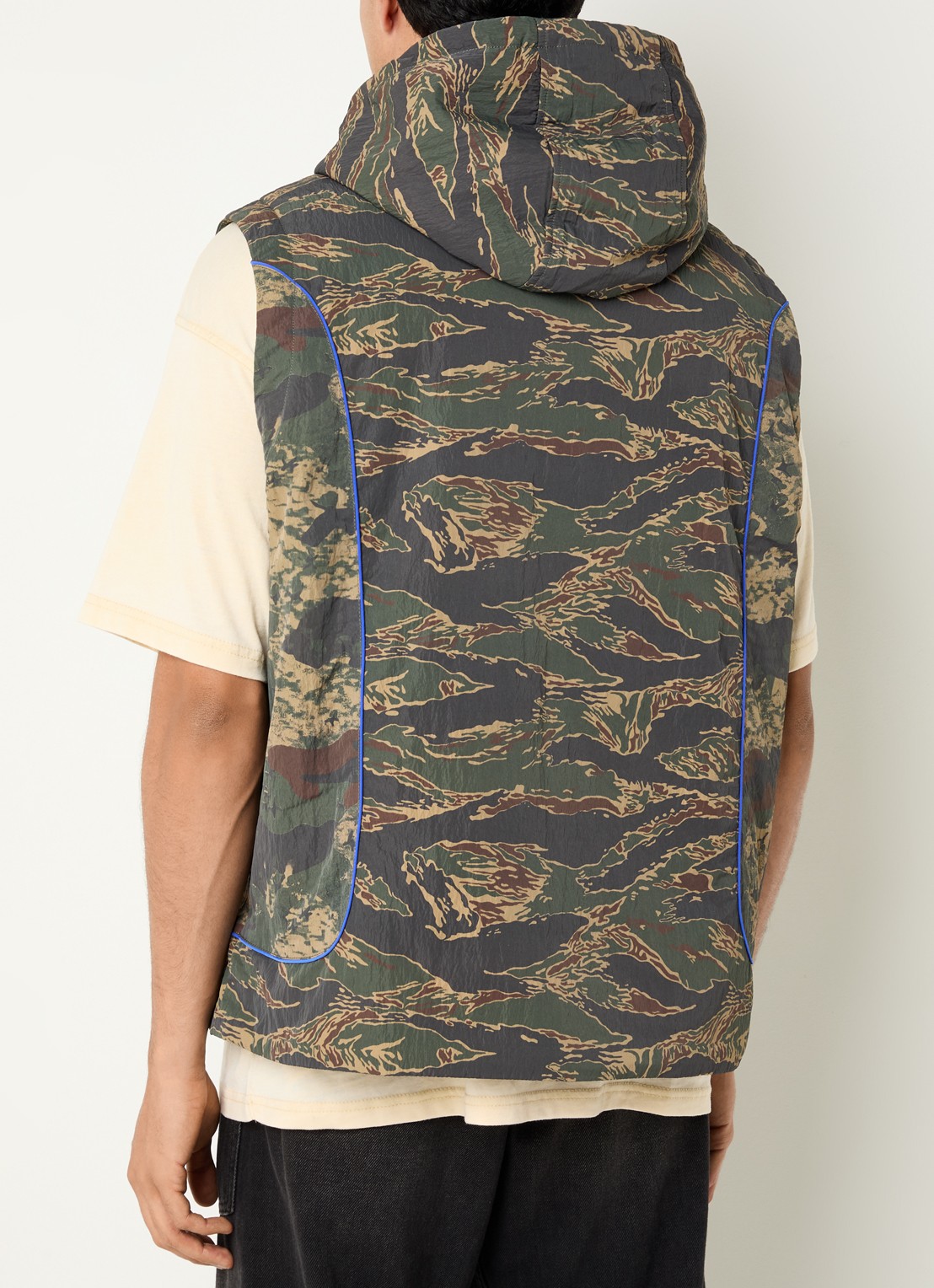 Diesel J-ostend bodywarmer met camouflageprint - achterkant 3 legergroen
