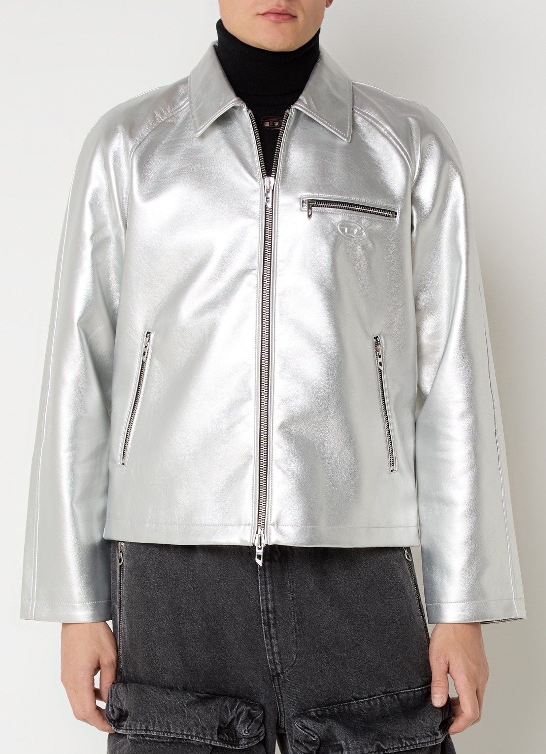 Diesel J-Thome jack met ritszakken en metallic finish - detail zilver