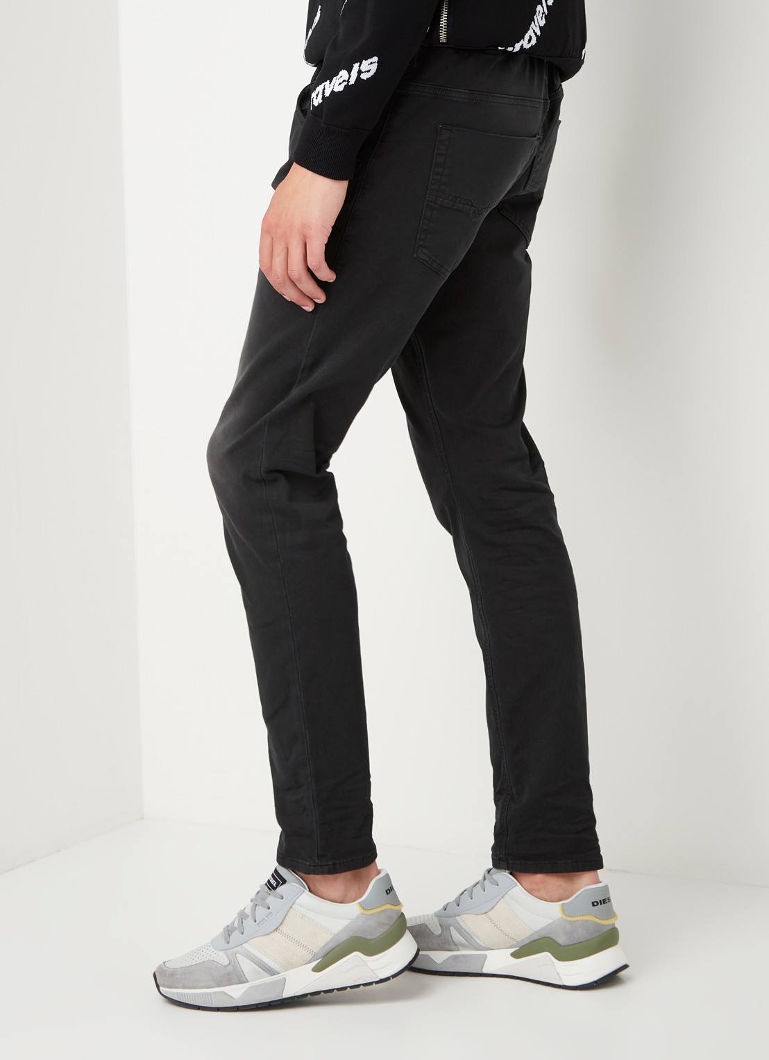 Diesel Krooley-E-Ne JoggJeans® tapered jeans met gekleurde wassing - detail 5 antraciet