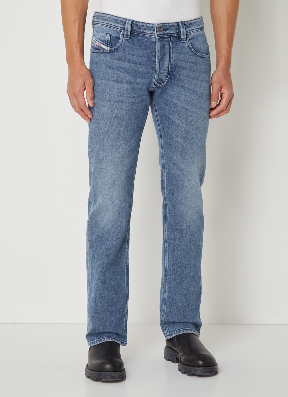 Diesel Larkee straight leg jeans met medium wassing - detail 2 indigo