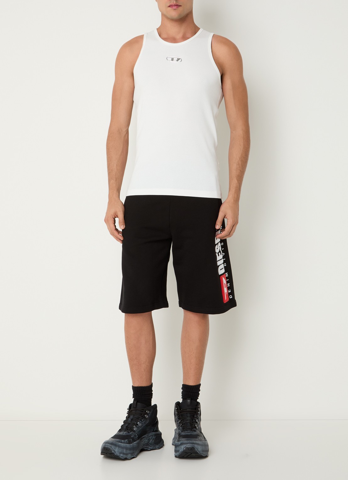 Diesel P-Crow loose fit korte joggingbroek met logoborduring - voorkant 3 zwart