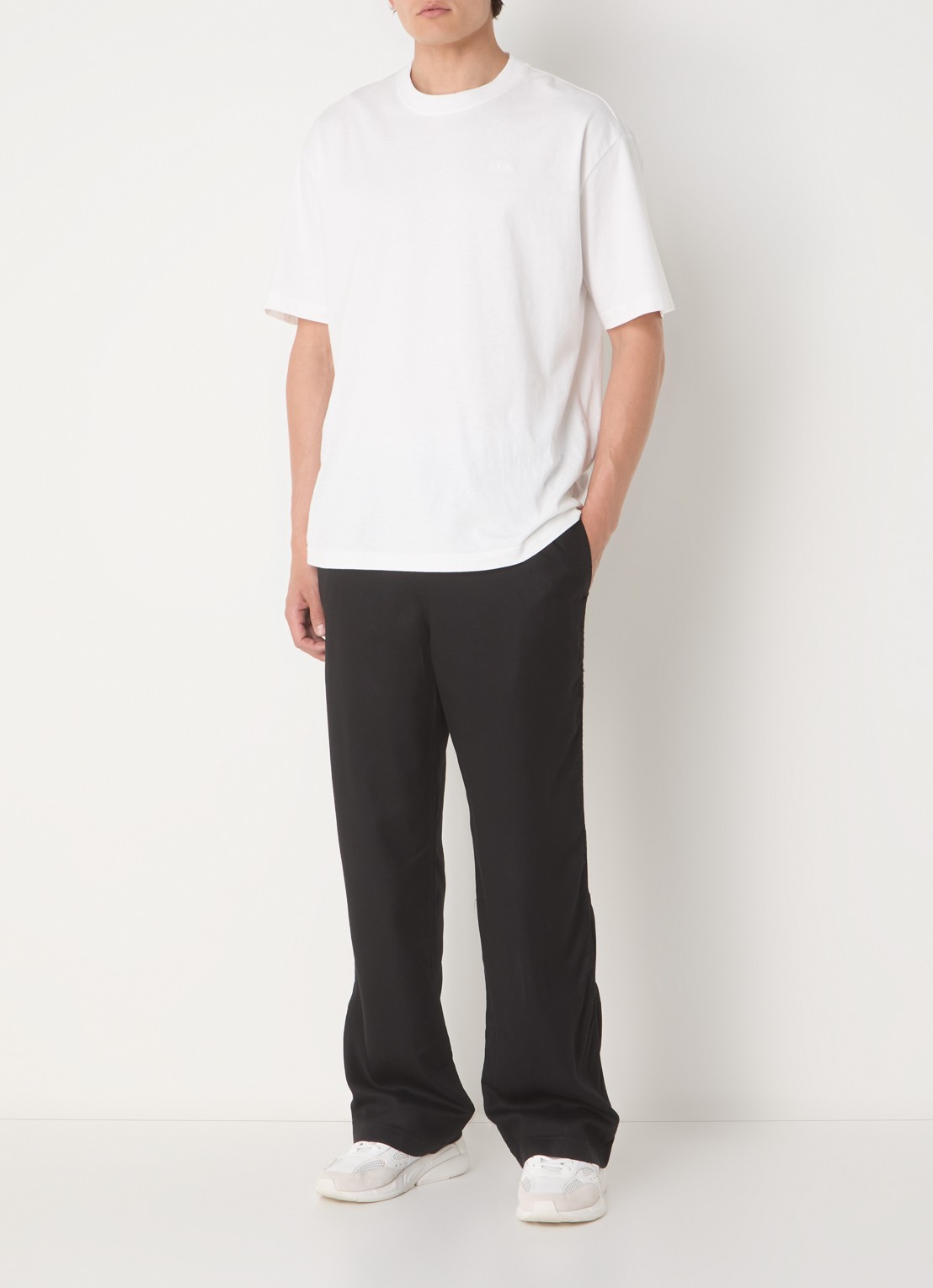Diesel P-DREYER-C loose fit broek  met steekzakken - voorkant 5 zwart